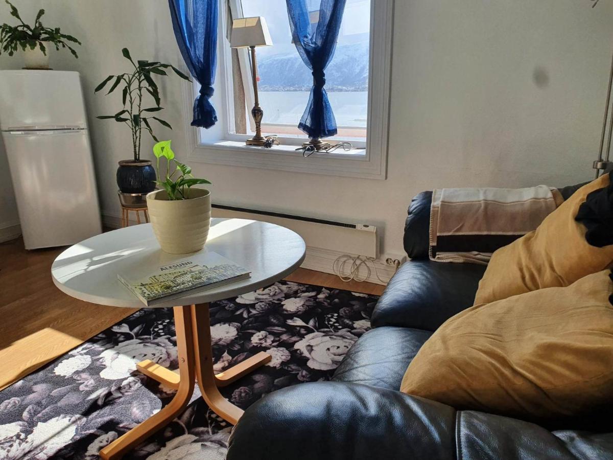 Ocean View, Central, Rustic Apartment *